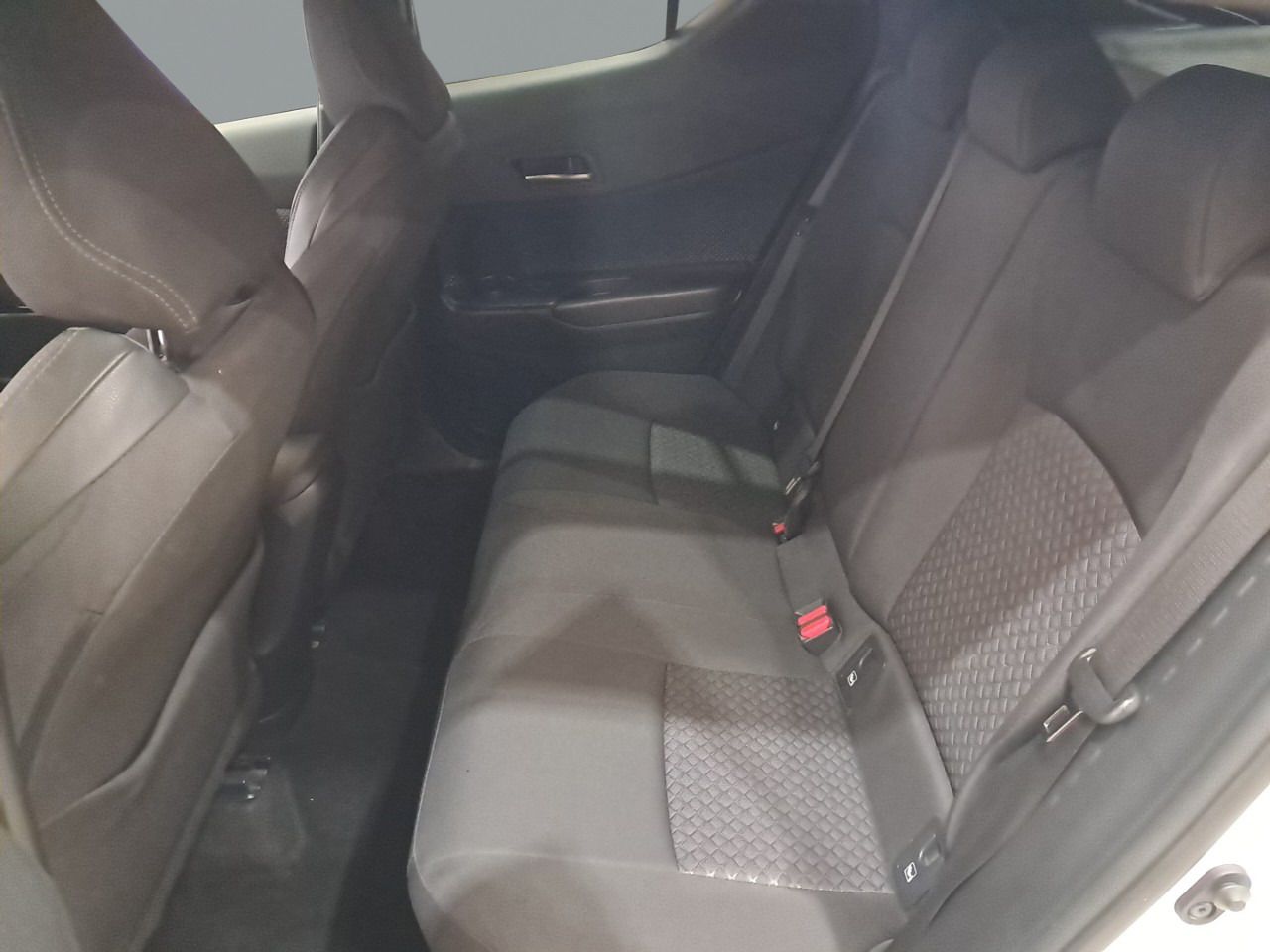 Foto Toyota C-HR 10
