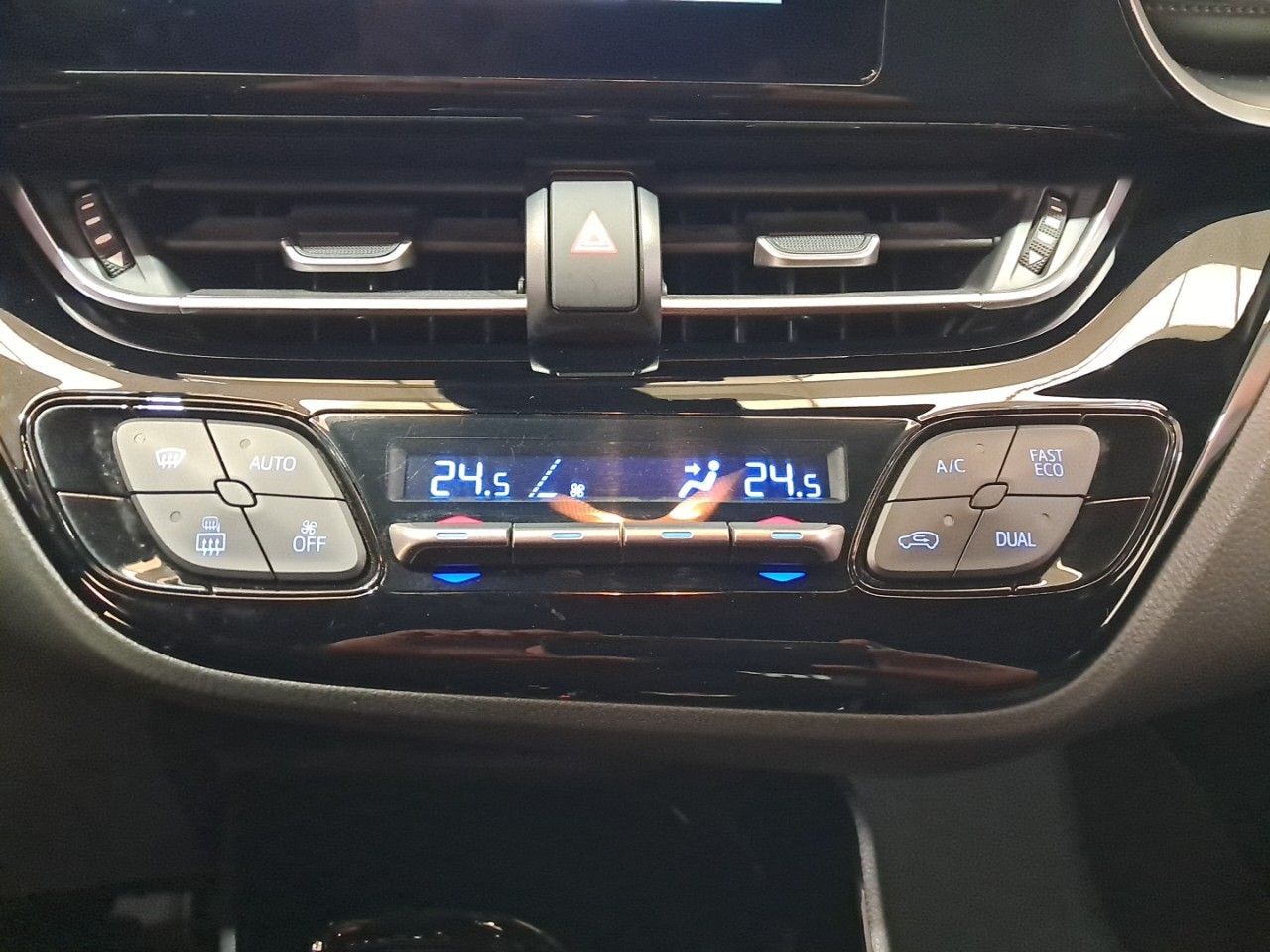 Foto Toyota C-HR 17