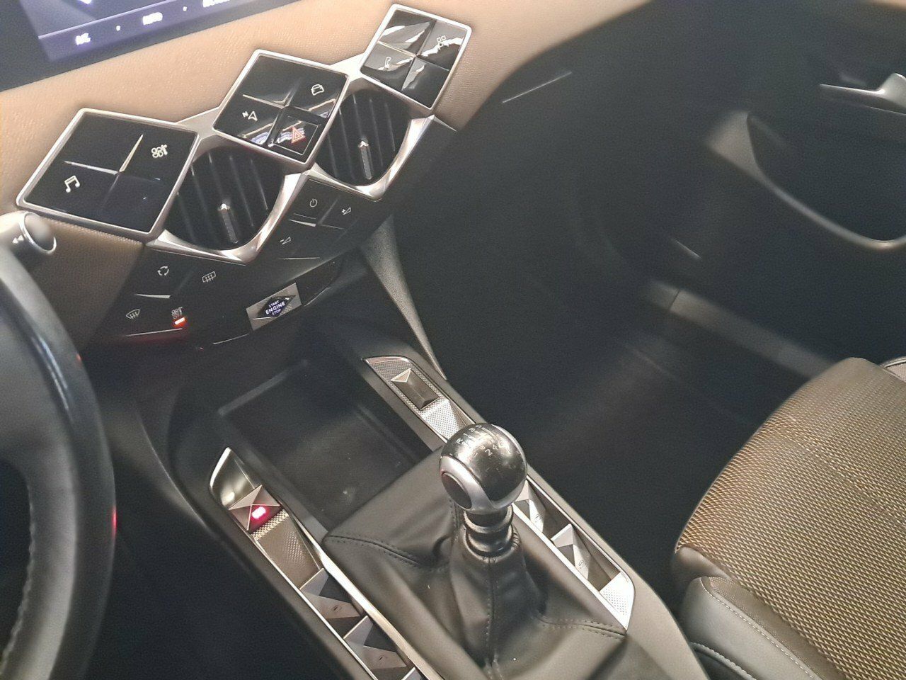 Foto DS Automobiles DS 3 18