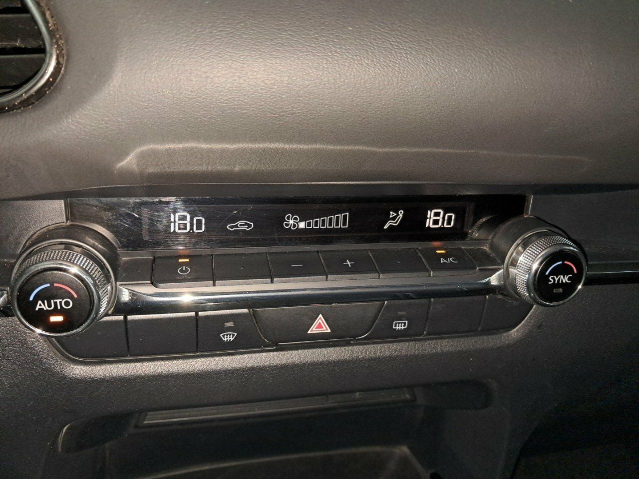Foto Mazda CX-30 17
