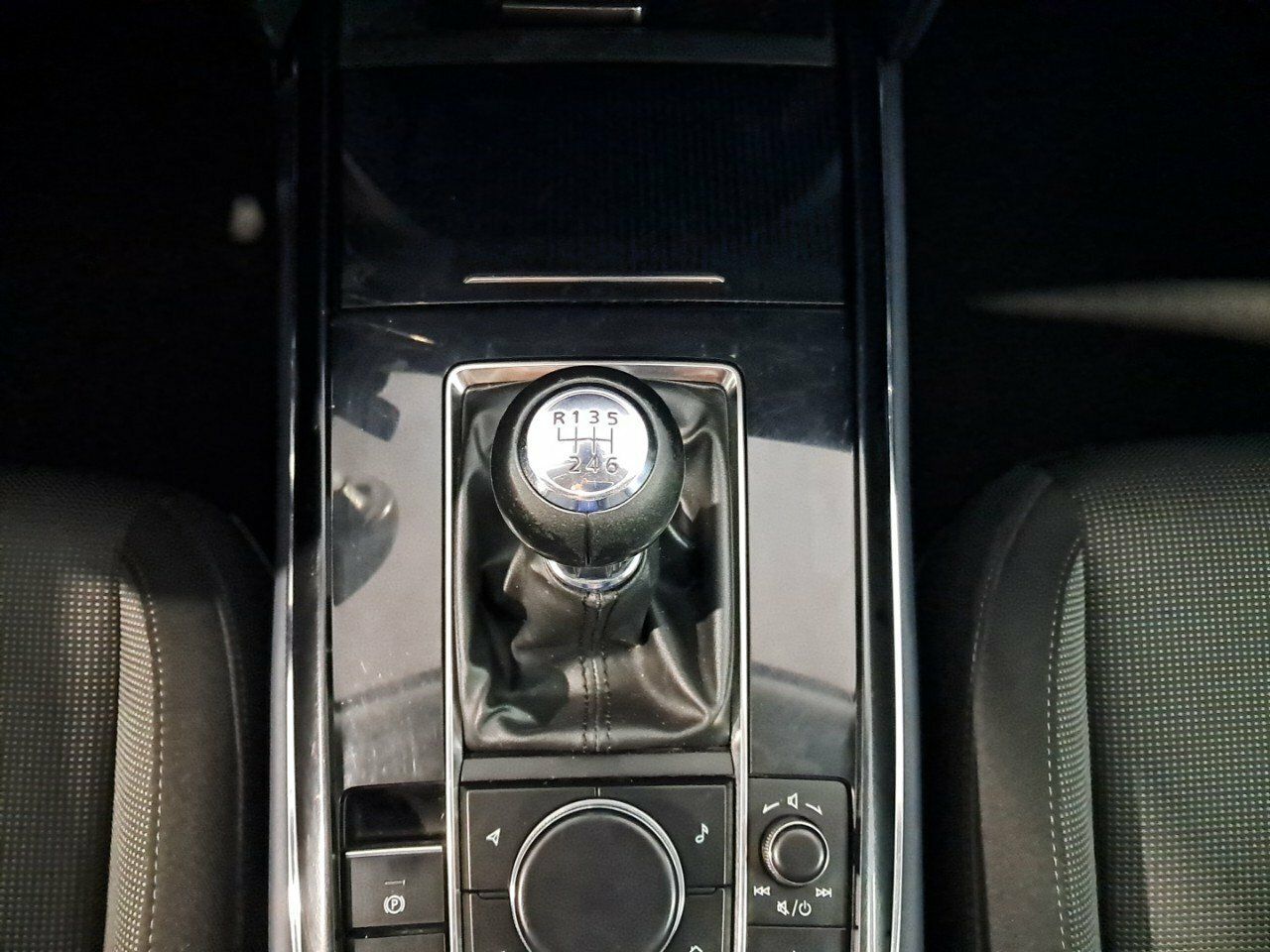 Foto Mazda CX-30 18