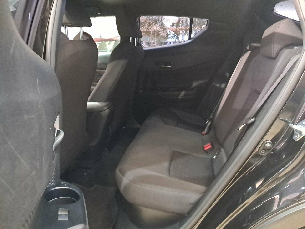 Foto Toyota C-HR 10