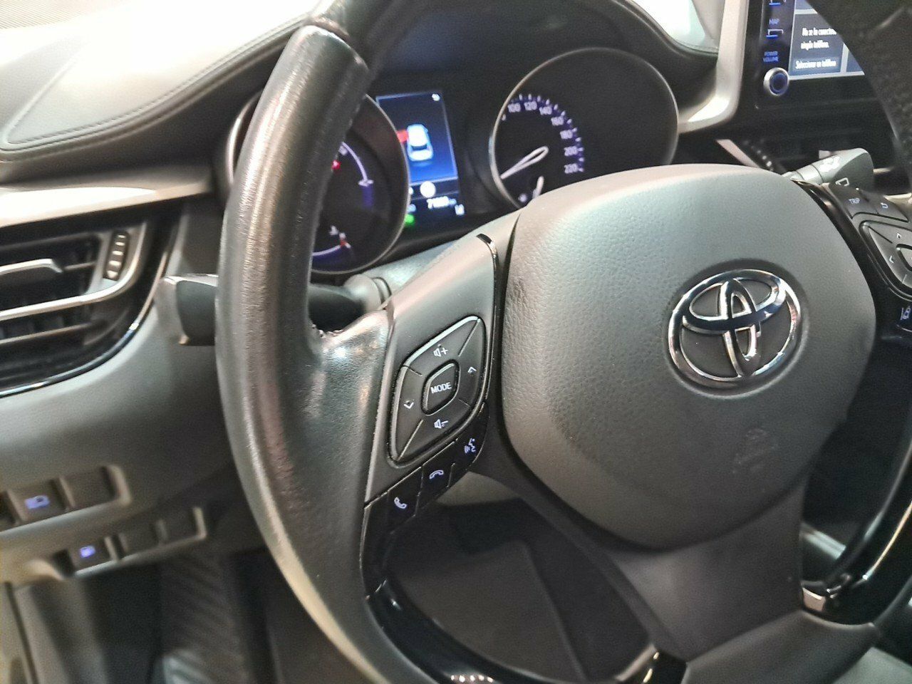 Foto Toyota C-HR 12