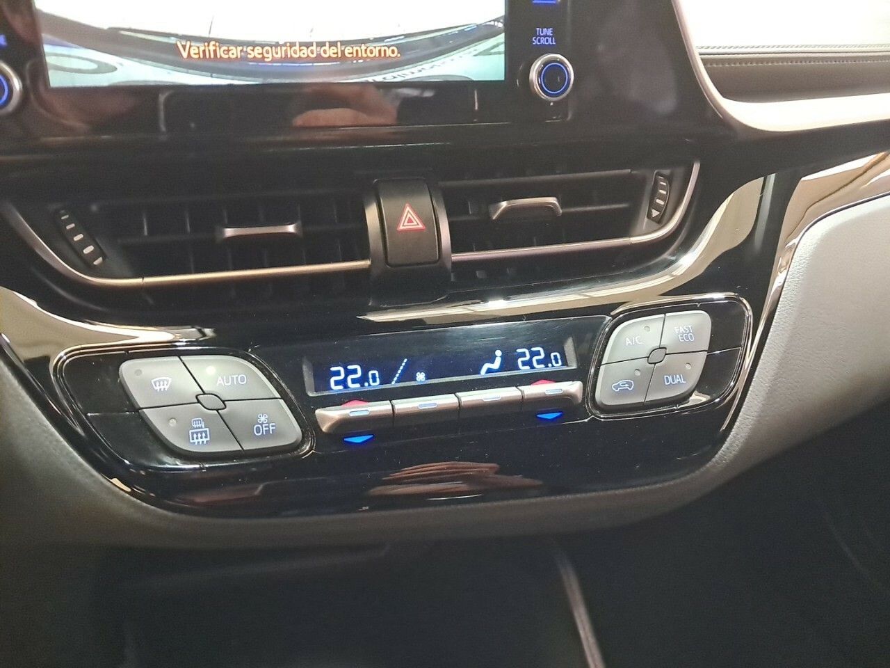 Foto Toyota C-HR 17