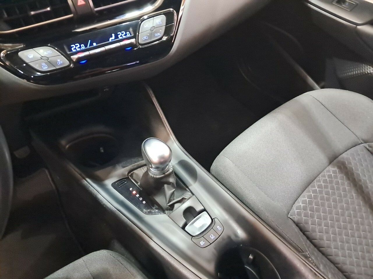 Foto Toyota C-HR 18