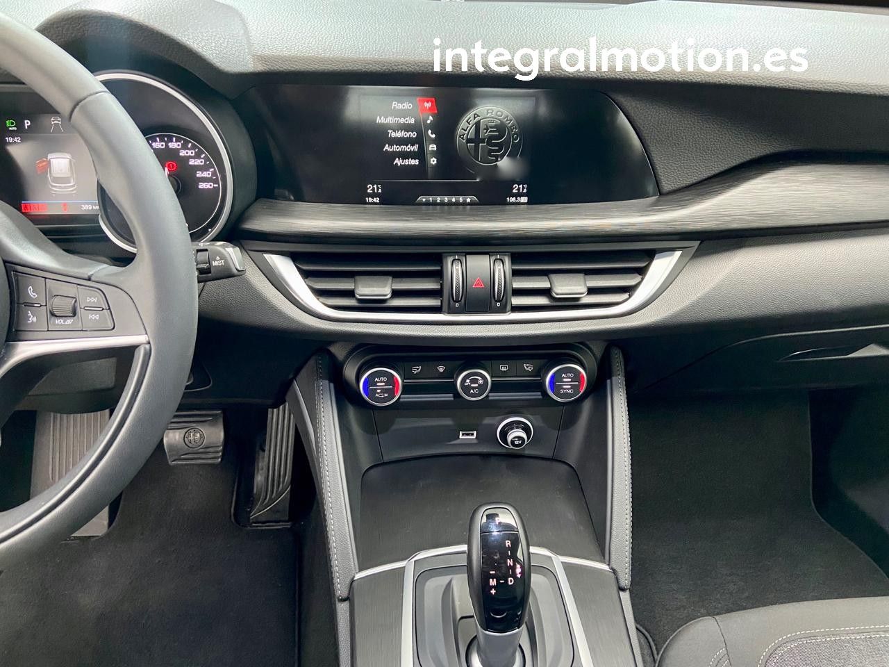 Foto Alfa Romeo Stelvio 12