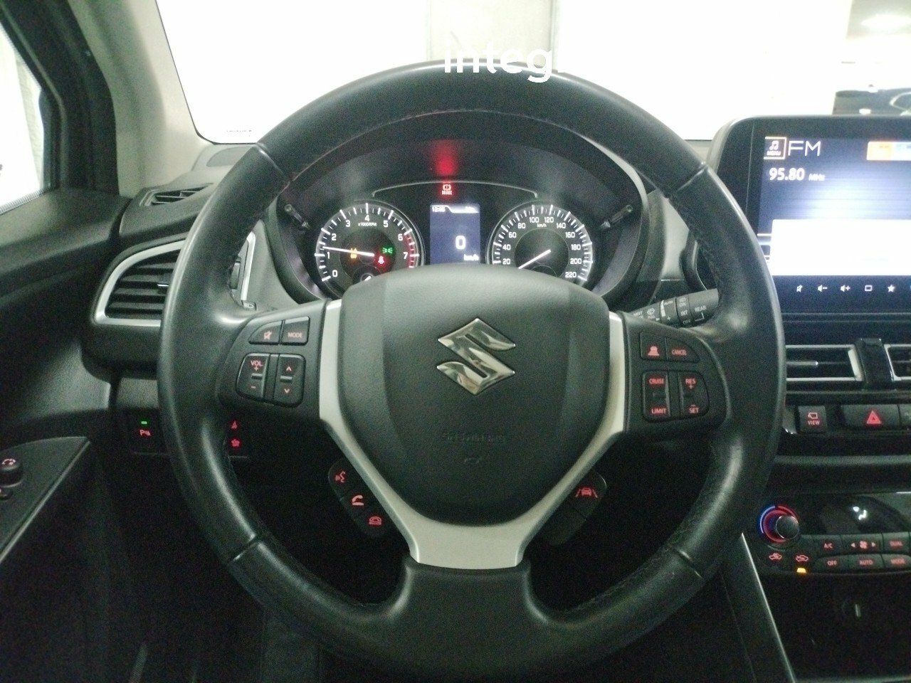 Foto Suzuki S-Cross 11