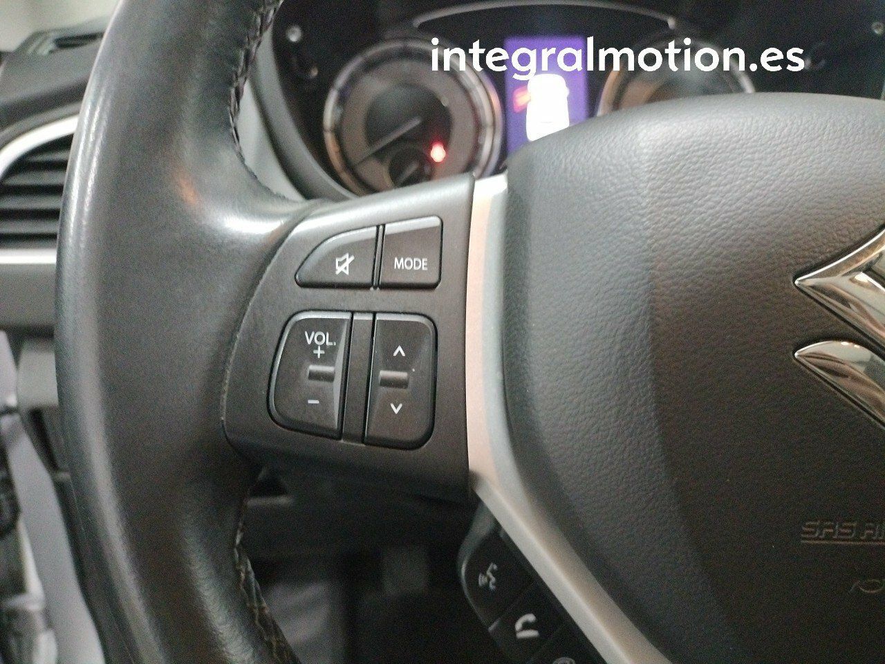 Foto Suzuki S-Cross 12