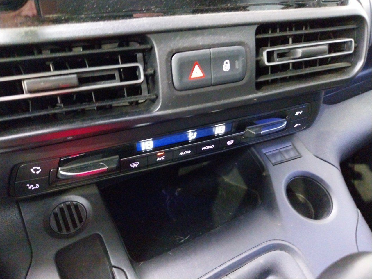 Foto Peugeot Rifter 17