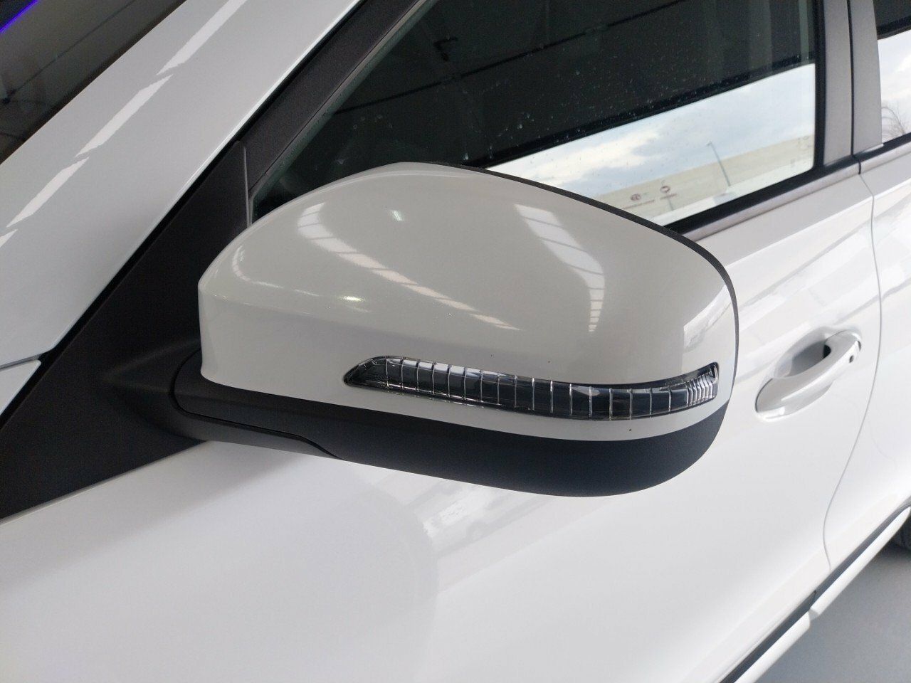 Foto DR Automobiles DR4 31