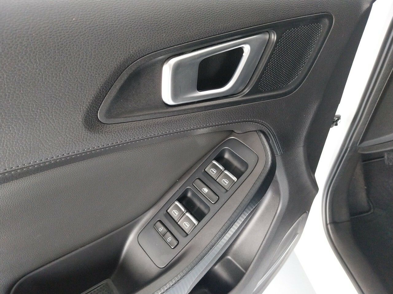 Foto DR Automobiles DR4 32