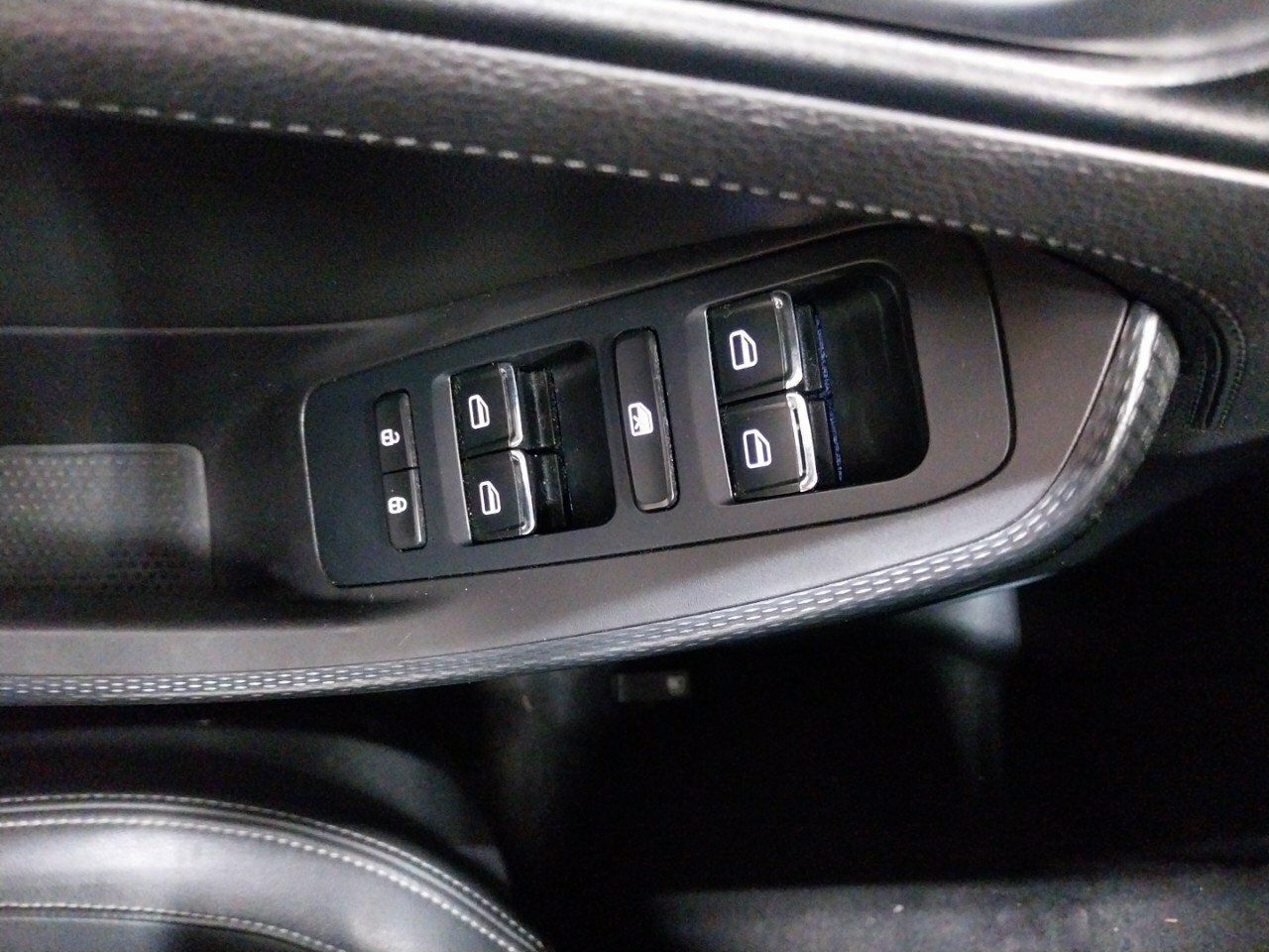 Foto DR Automobiles DR4 32
