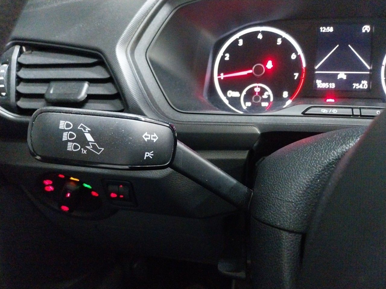 Foto Volkswagen T-Cross 13
