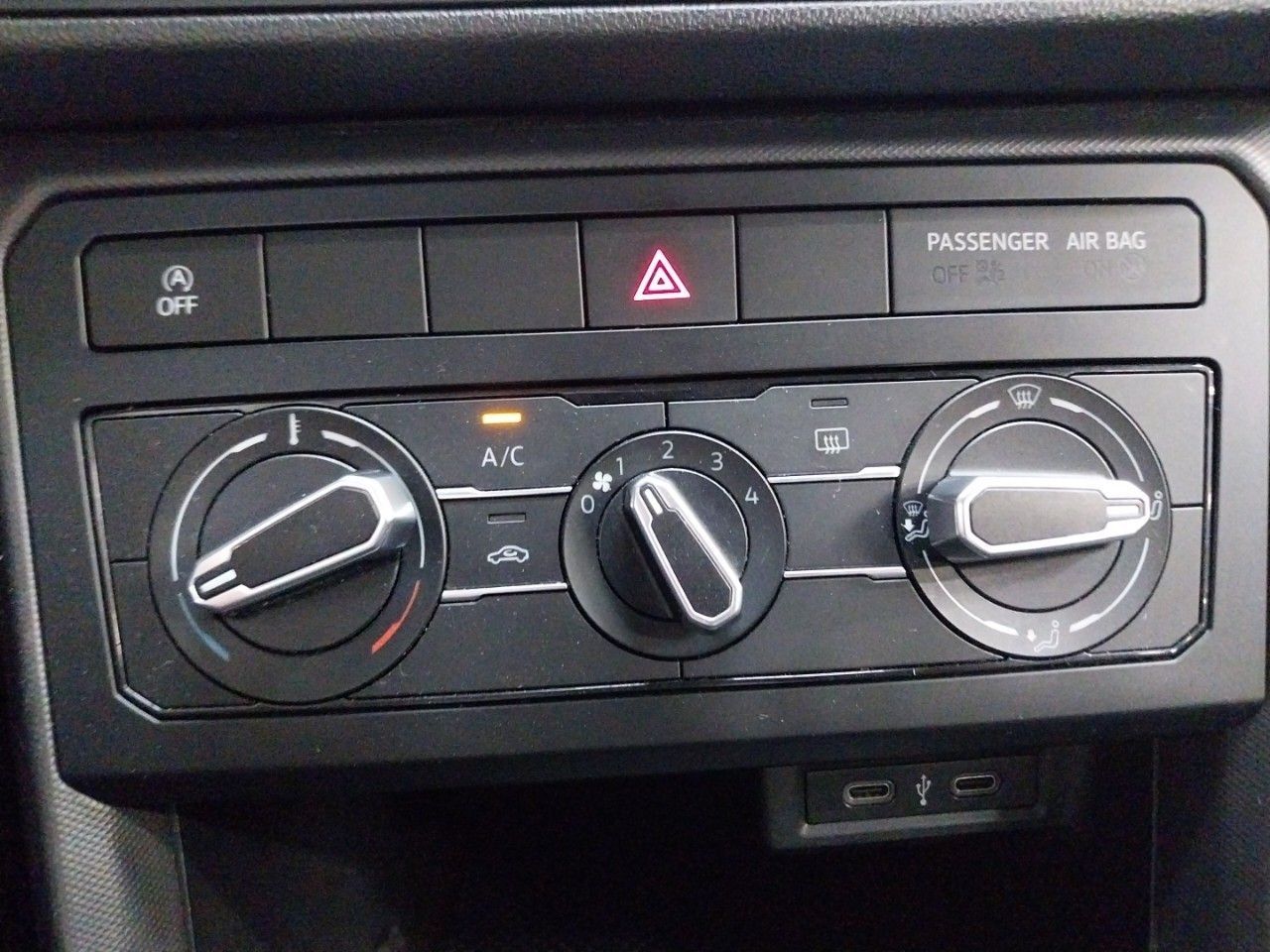 Foto Volkswagen T-Cross 16