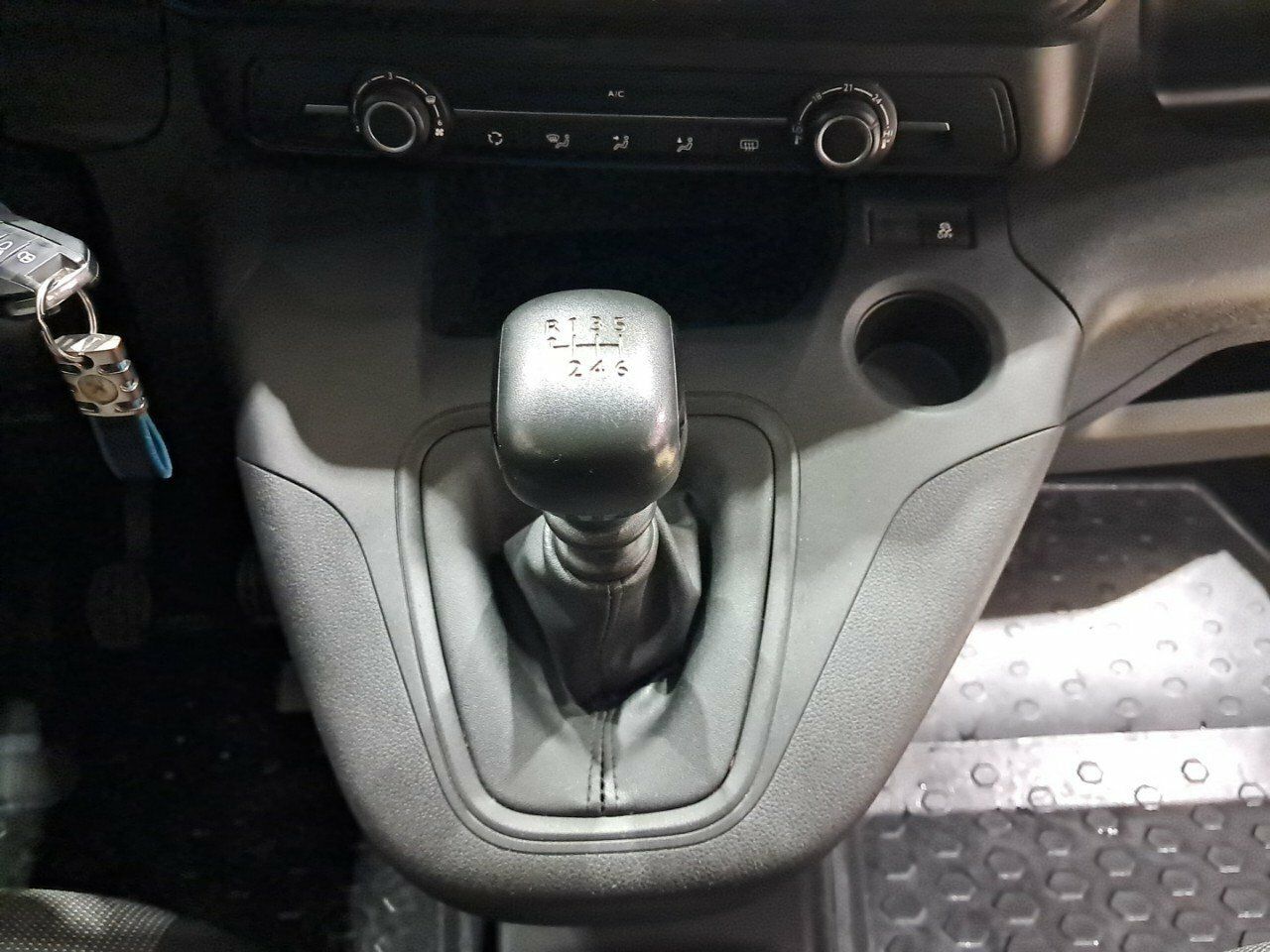 Foto Peugeot Rifter 10