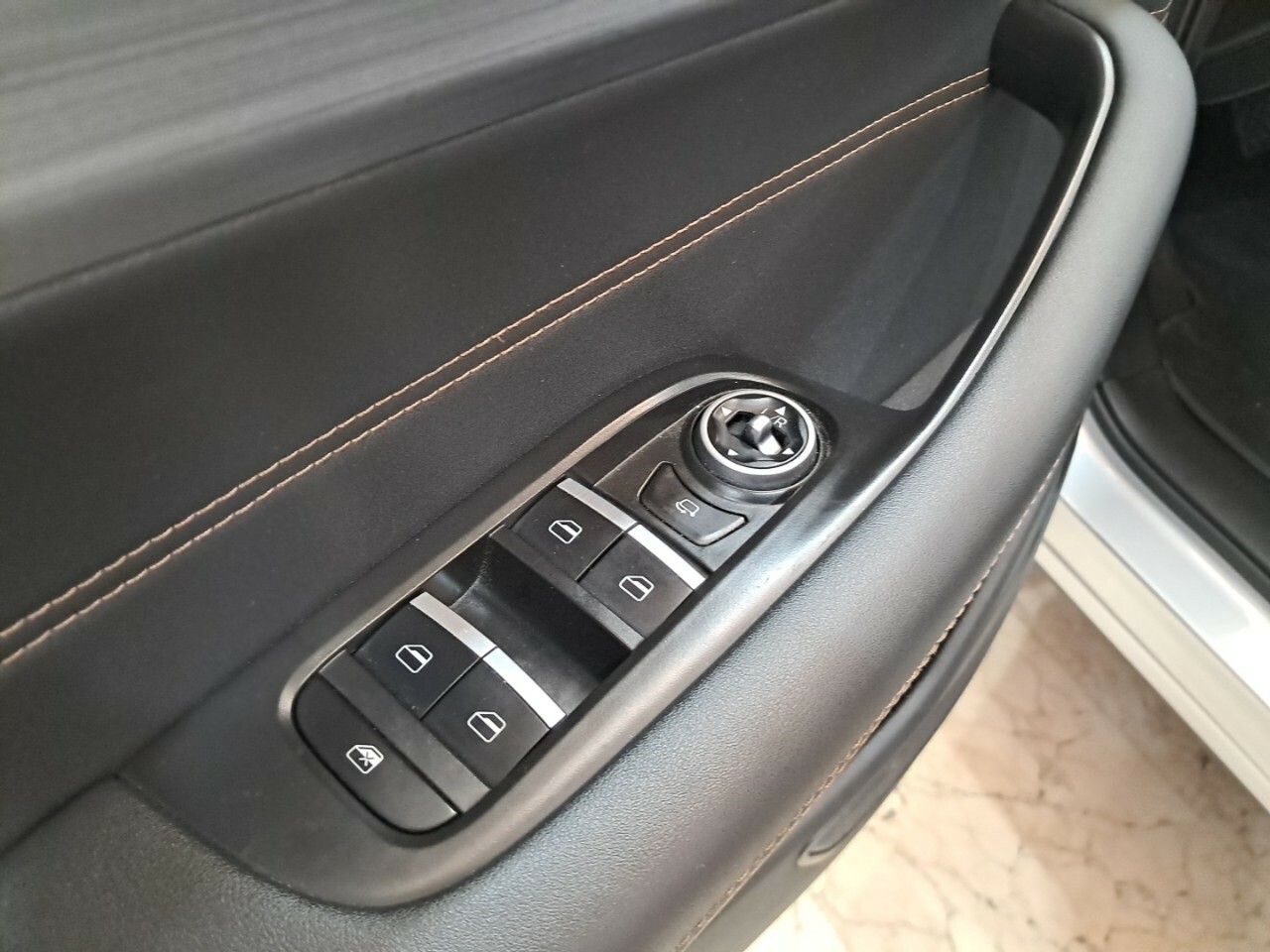 Foto DR Automobiles DR5 33