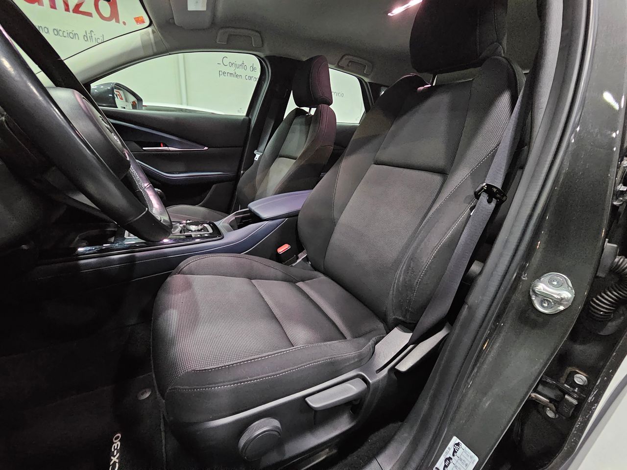 Foto Mazda CX-30 11