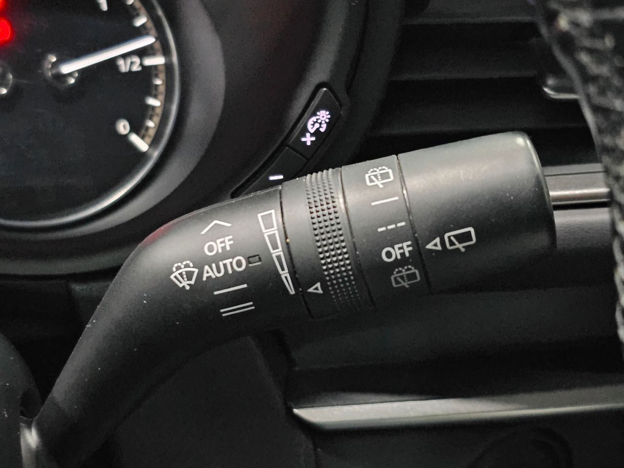 Foto Mazda CX-30 23