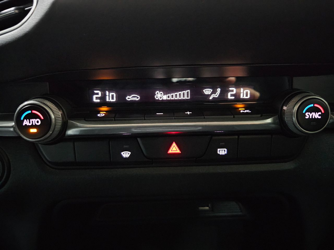 Foto Mazda CX-30 32