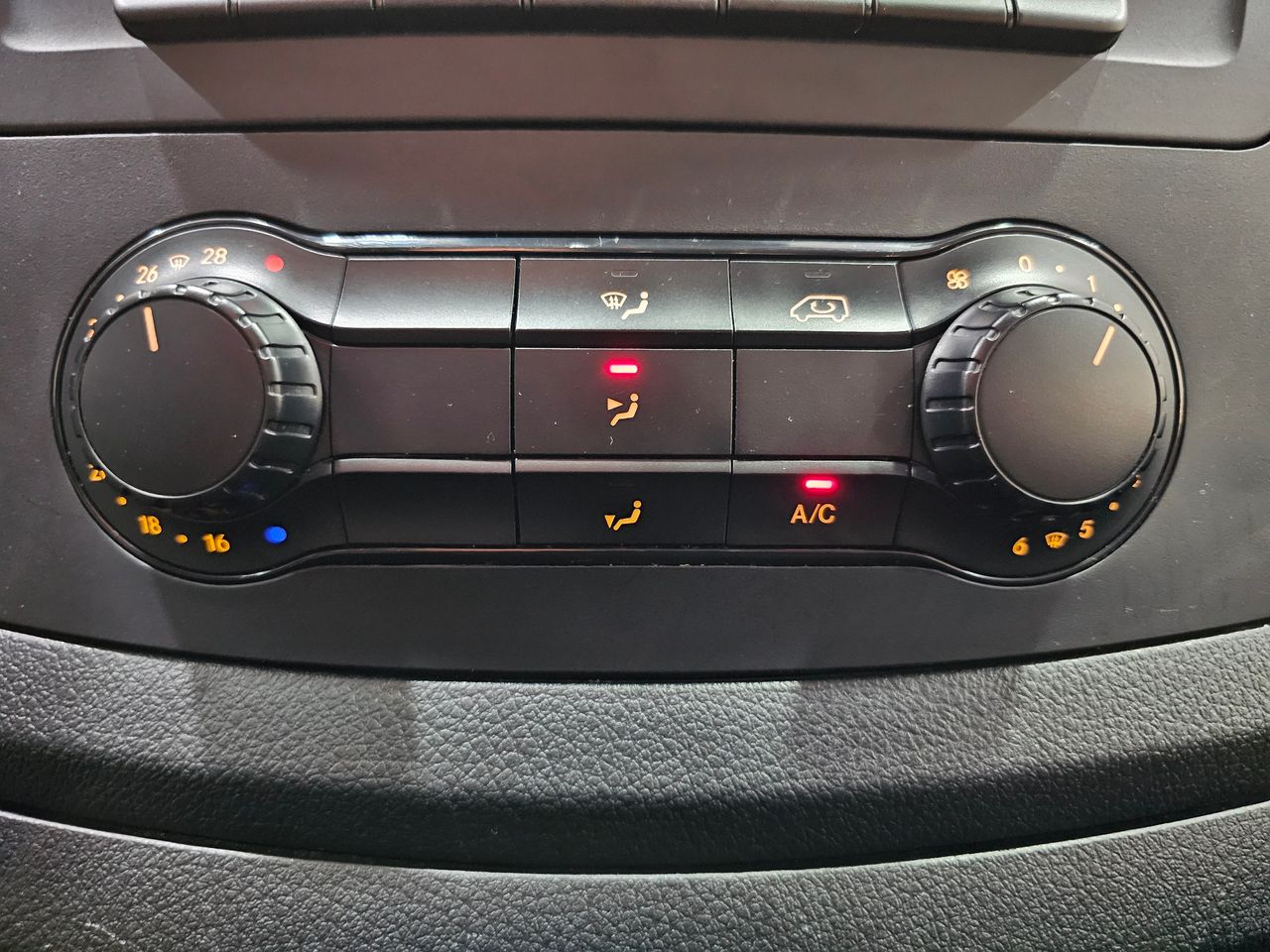 Foto Mercedes-Benz Vito 32
