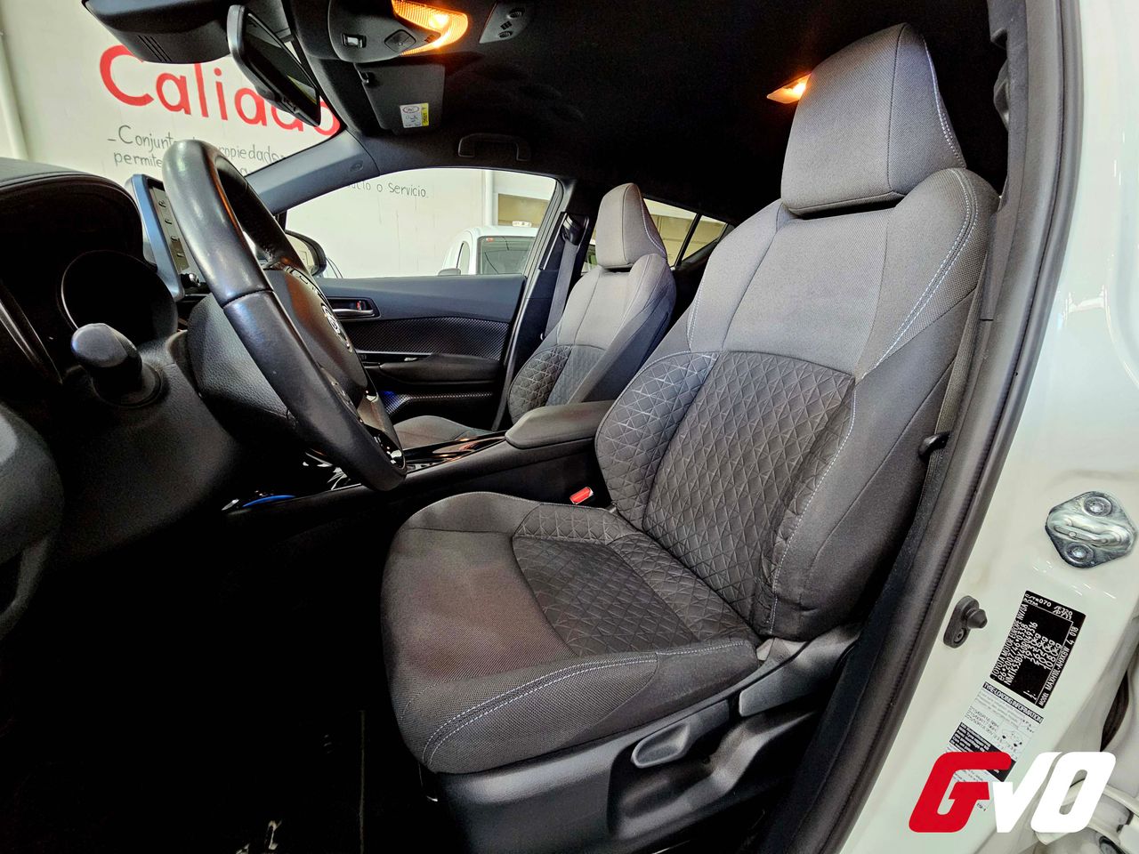 Foto Toyota C-HR 11