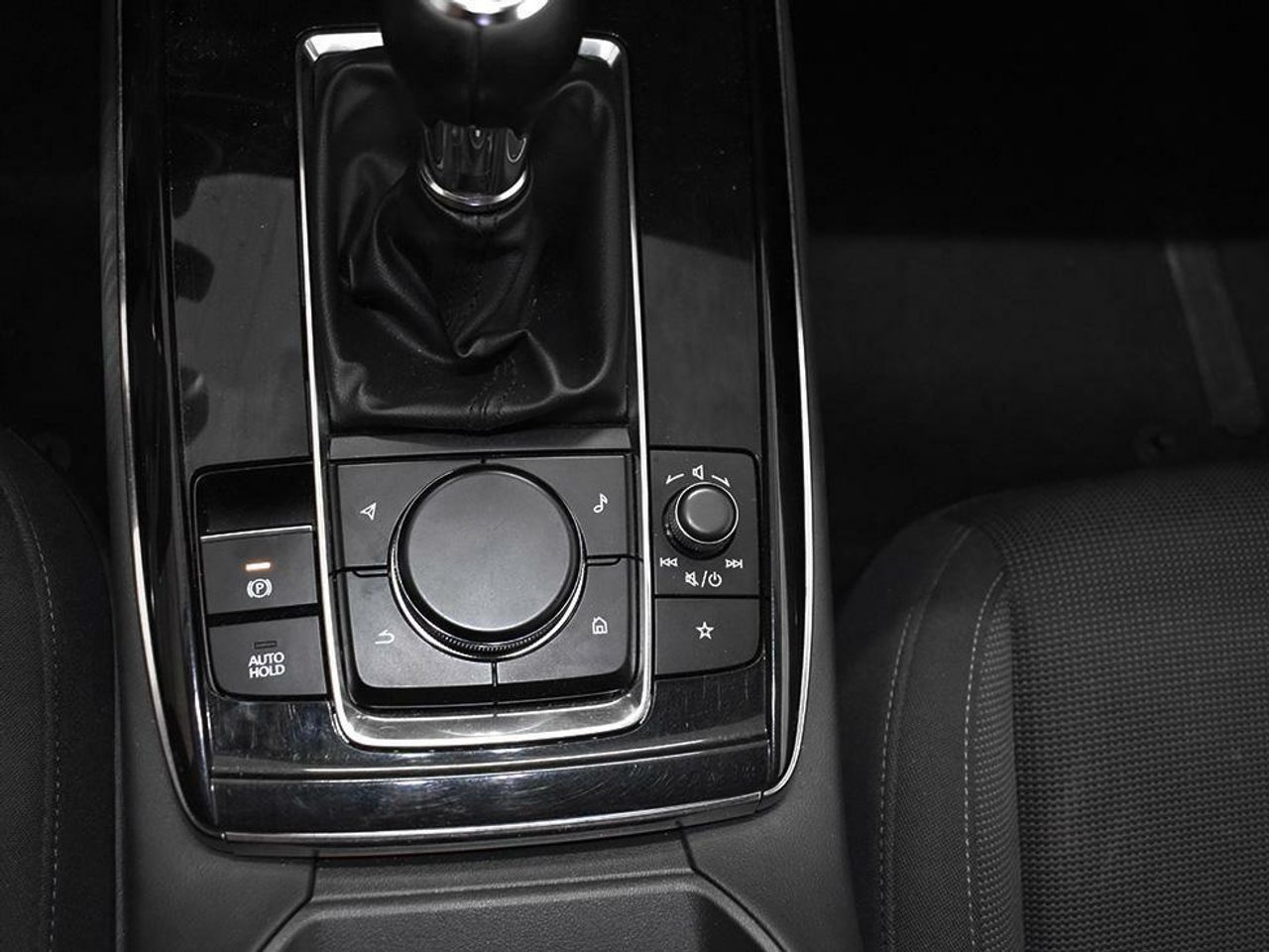 Foto Mazda CX-30 12