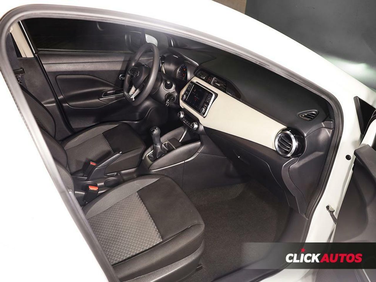 Foto Nissan Micra 14