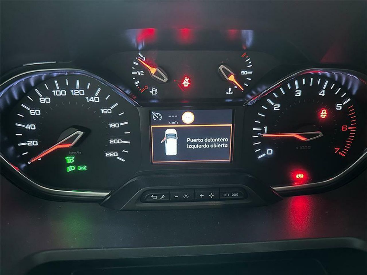 Foto Peugeot Rifter 13