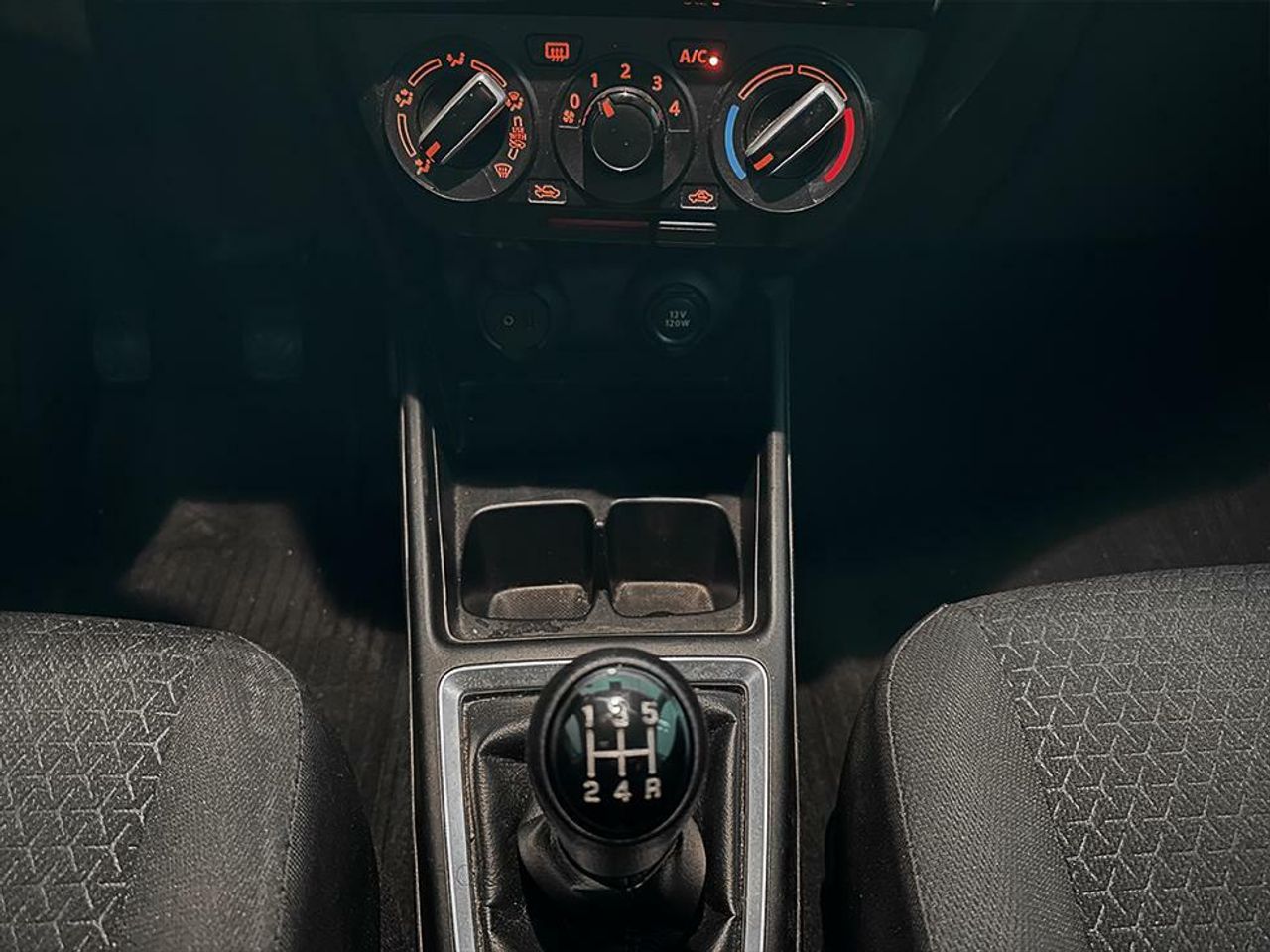 Foto Suzuki Swift 16