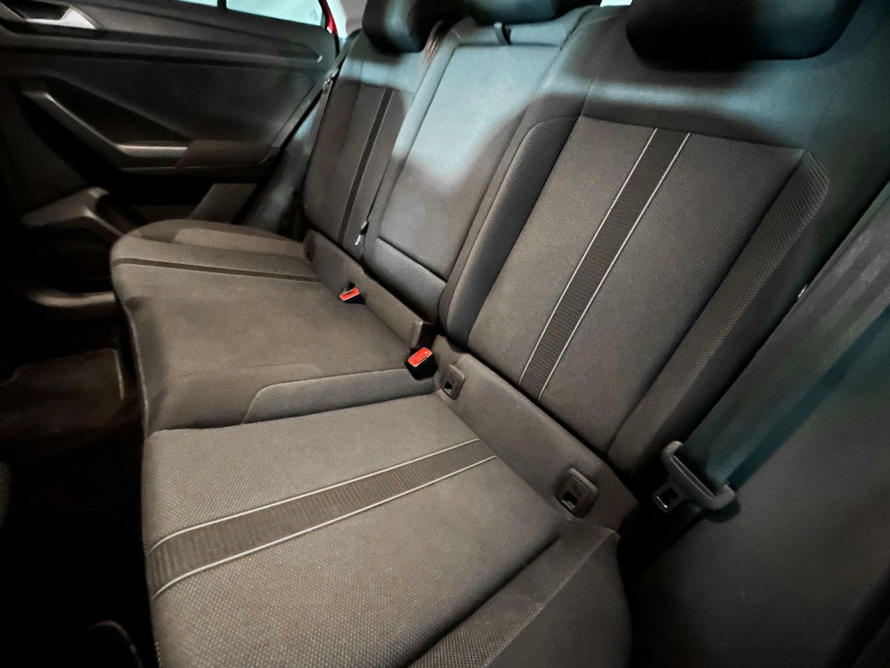 Foto Volkswagen T-Roc 23