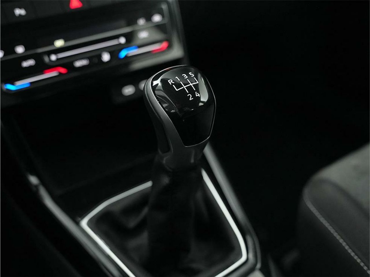 Foto Volkswagen T-Cross 16