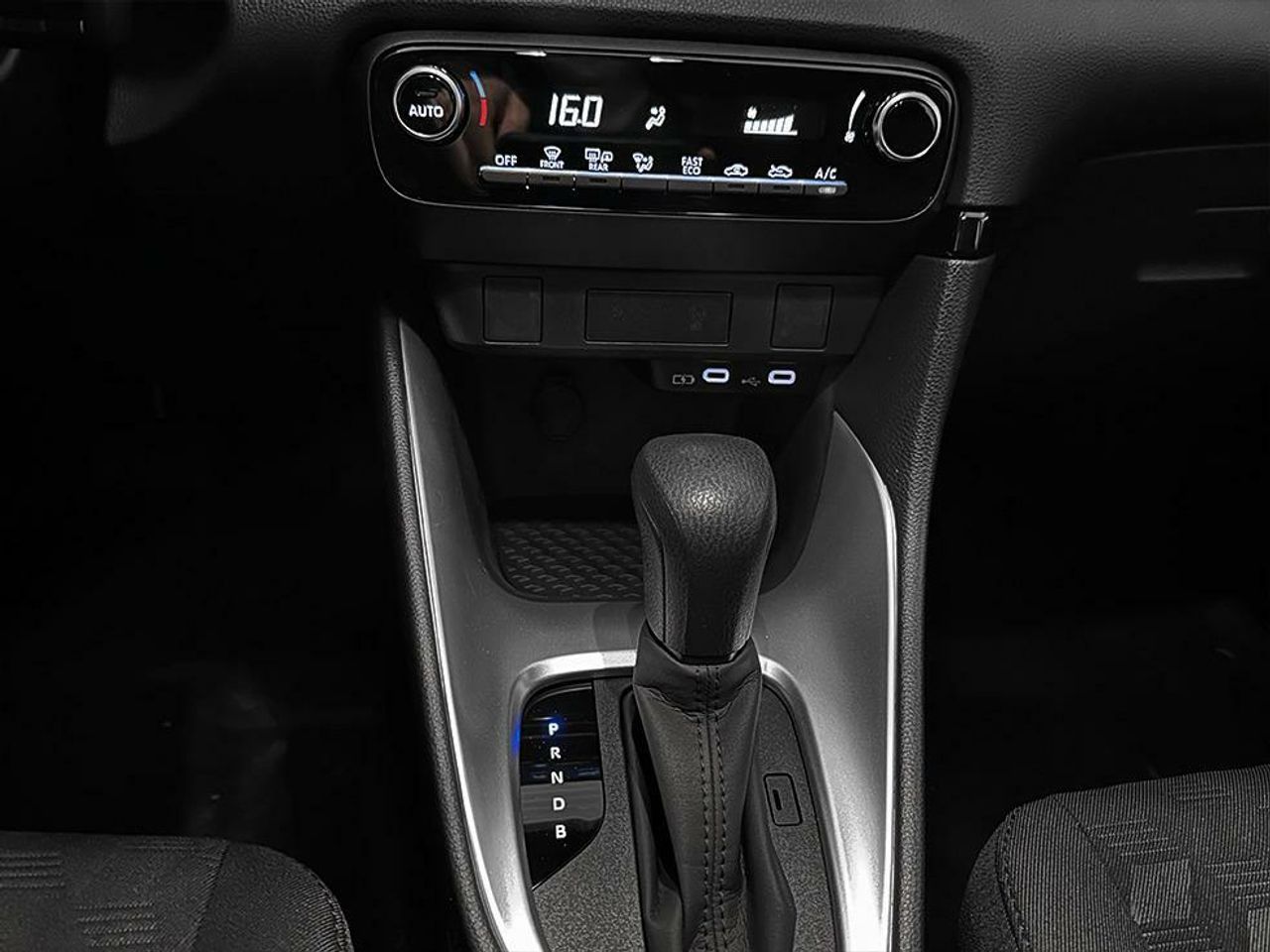 Foto Toyota Yaris 14