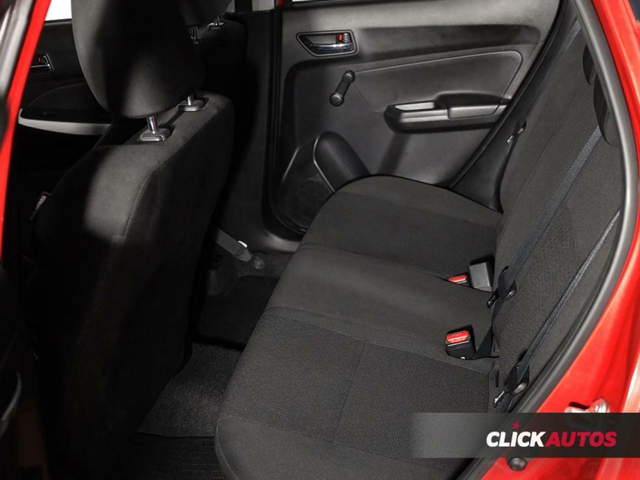 Foto Suzuki Swift 12