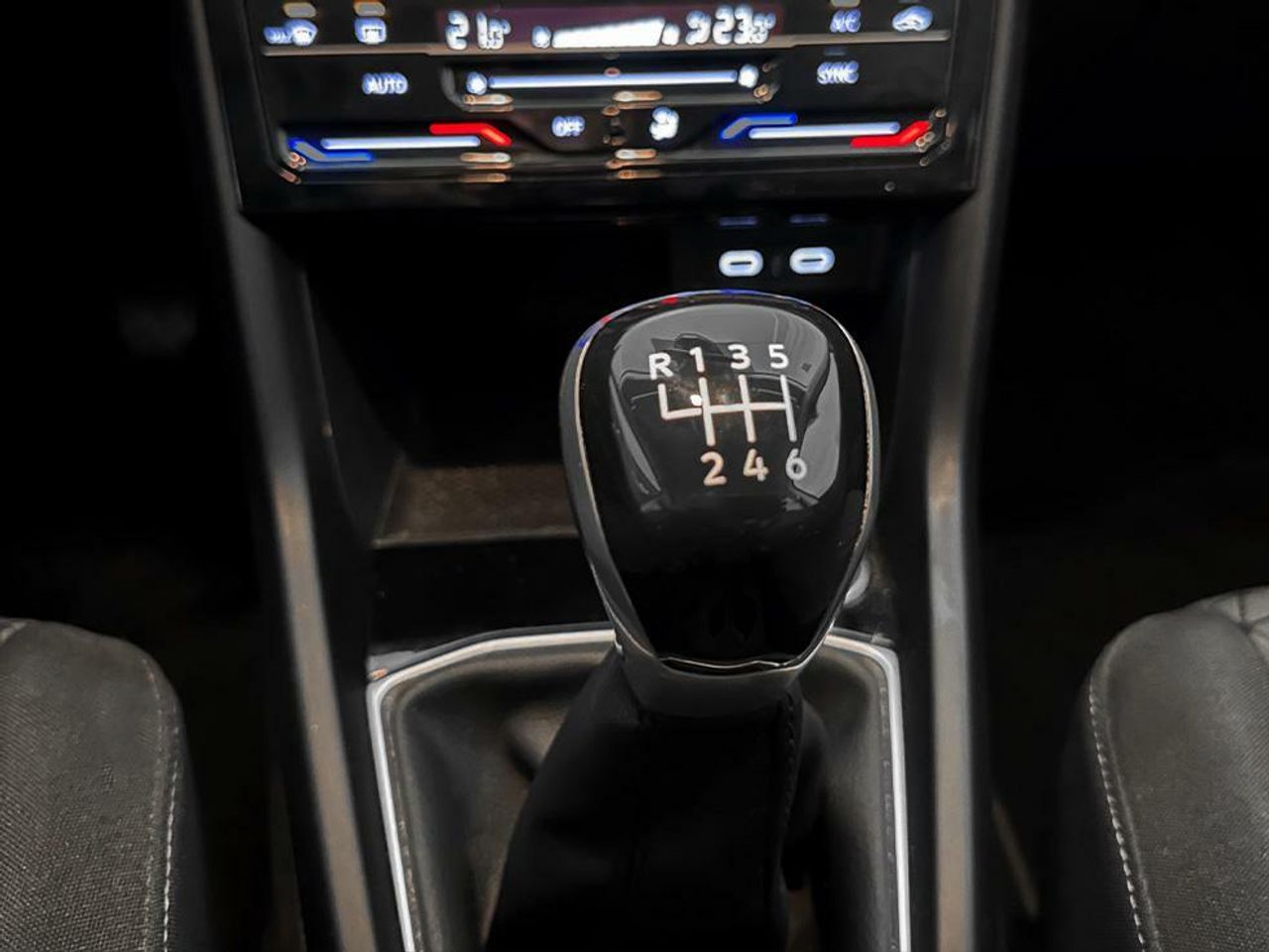 Foto Volkswagen T-Cross 16