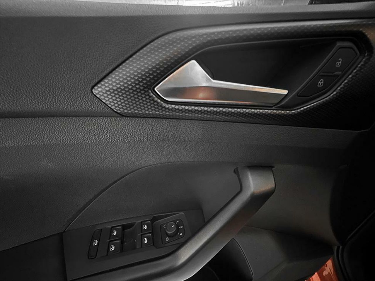 Foto Volkswagen T-Cross 17