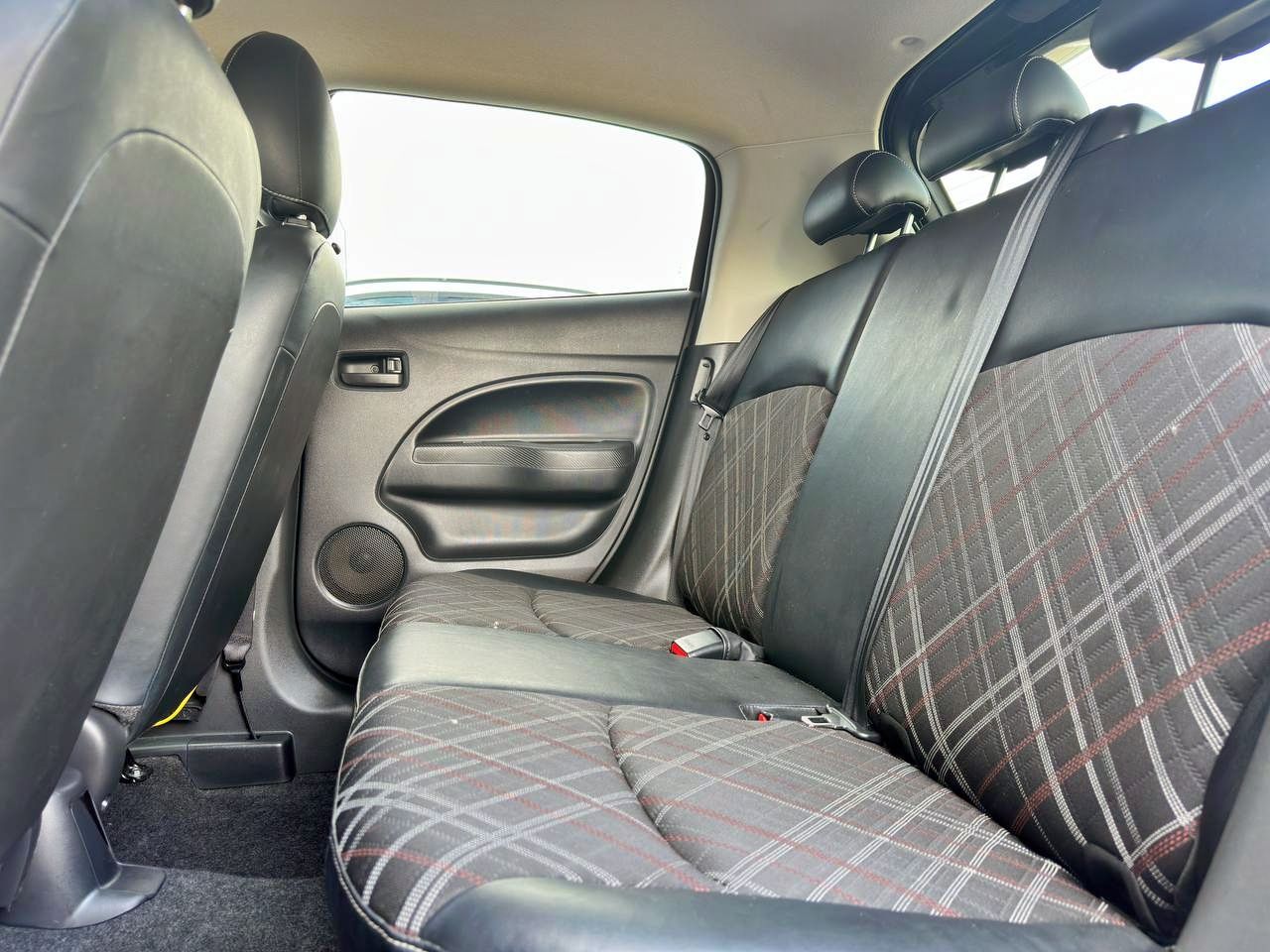 Foto Mitsubishi Space Star 9