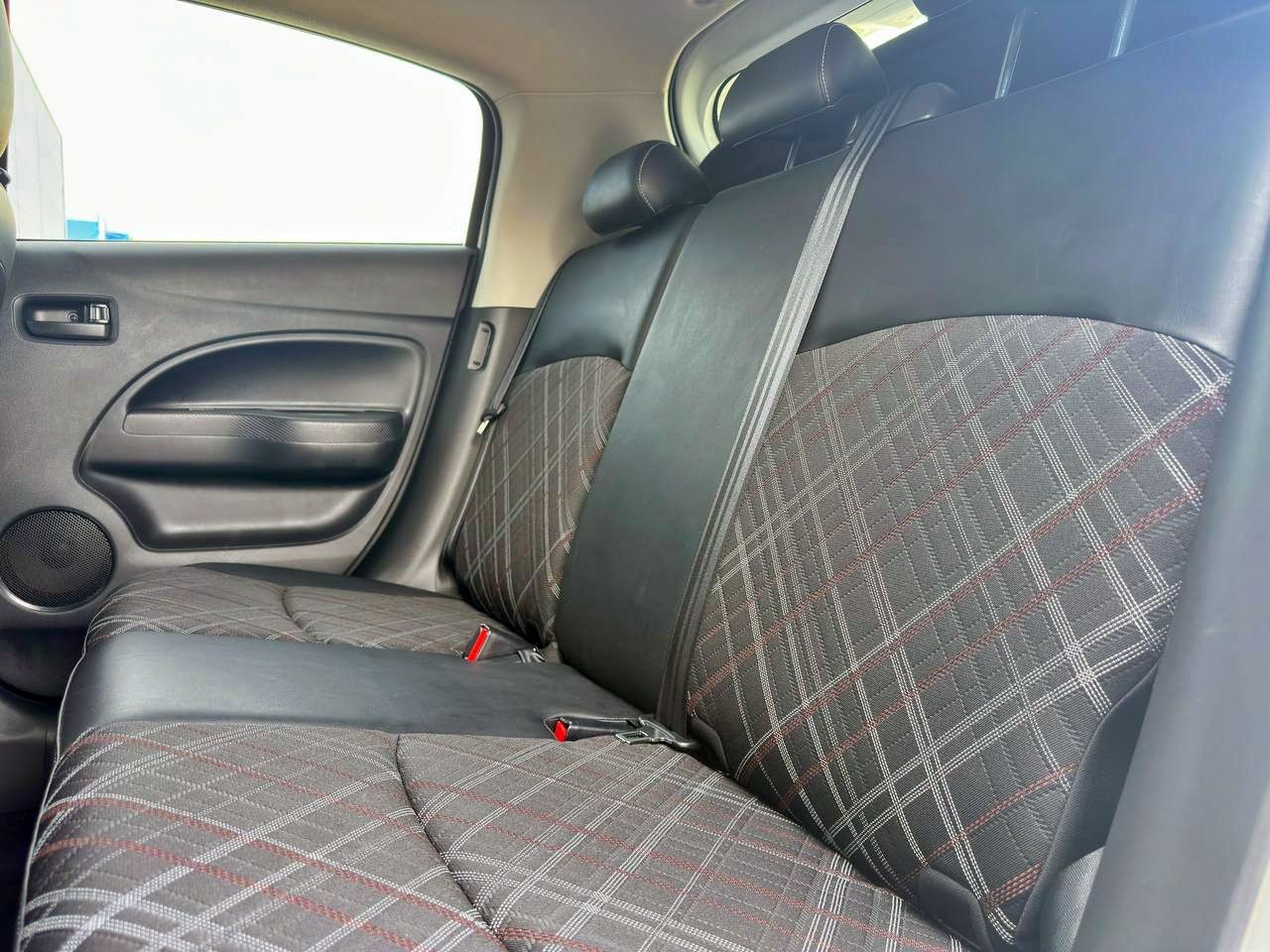 Foto Mitsubishi Space Star 9