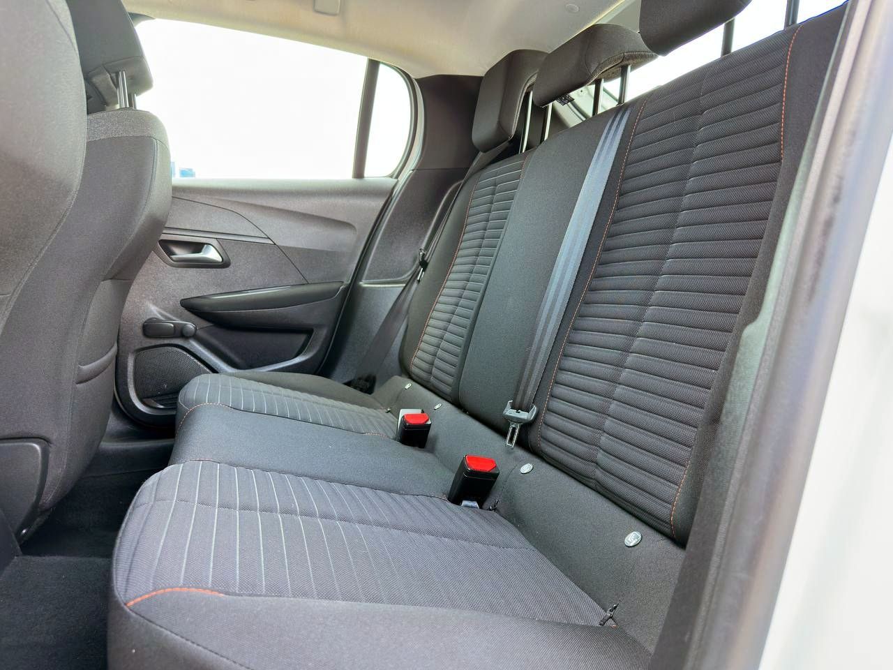 Foto Peugeot 208 9