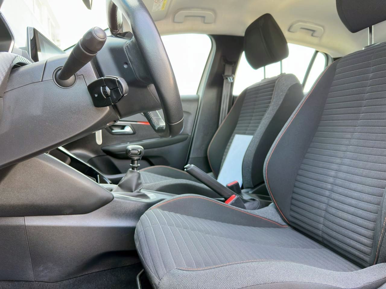 Foto Peugeot 208 8