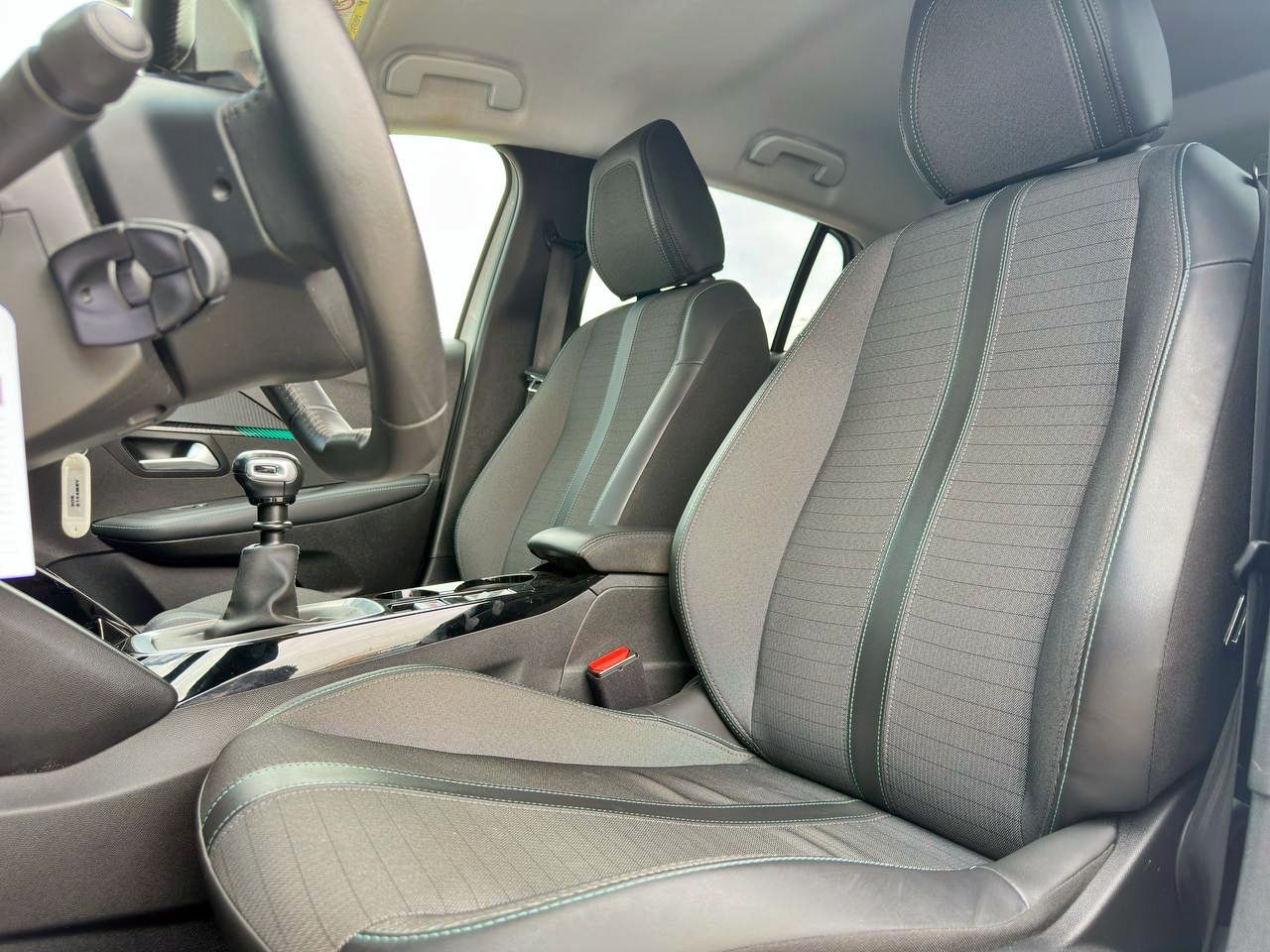 Foto Peugeot 208 8