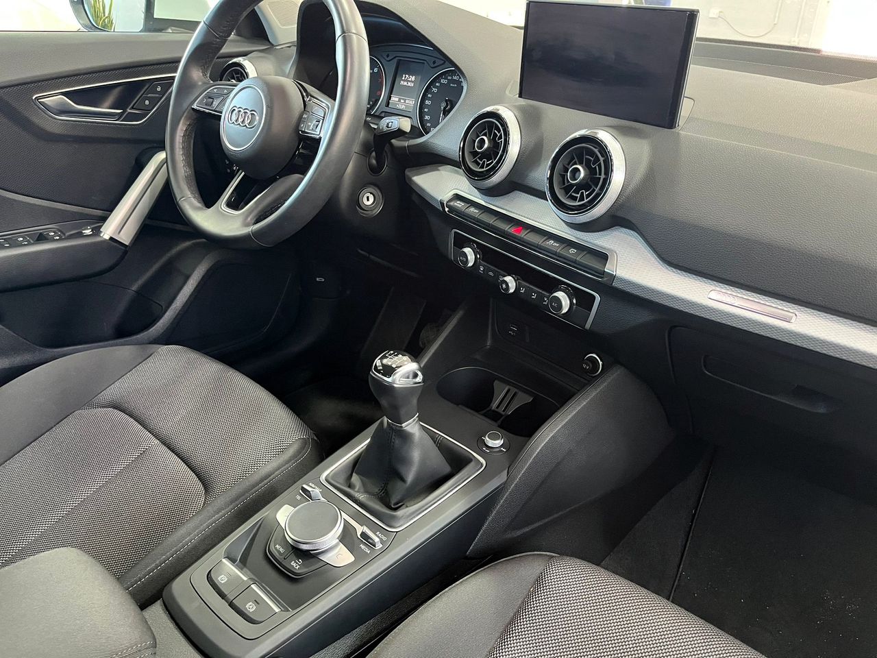 Foto Audi Q2 27