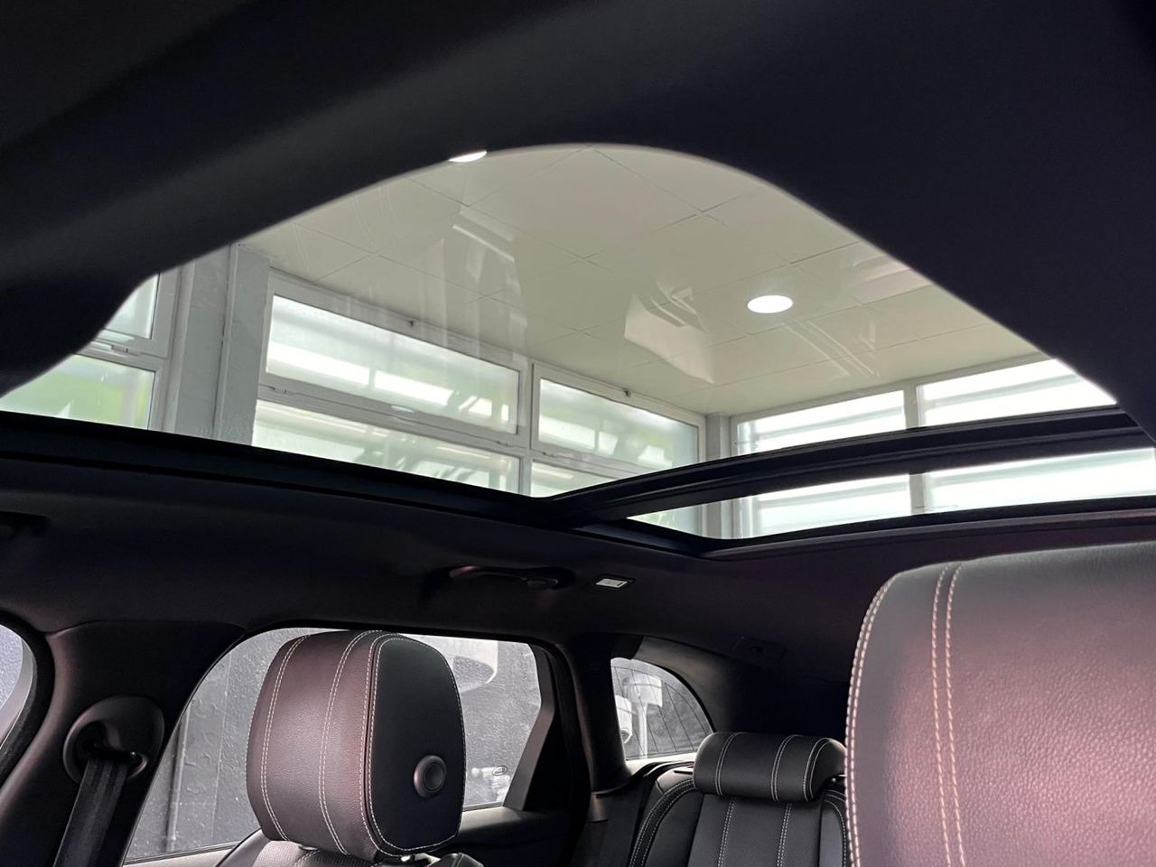 Foto Land-Rover Range Rover Velar 37