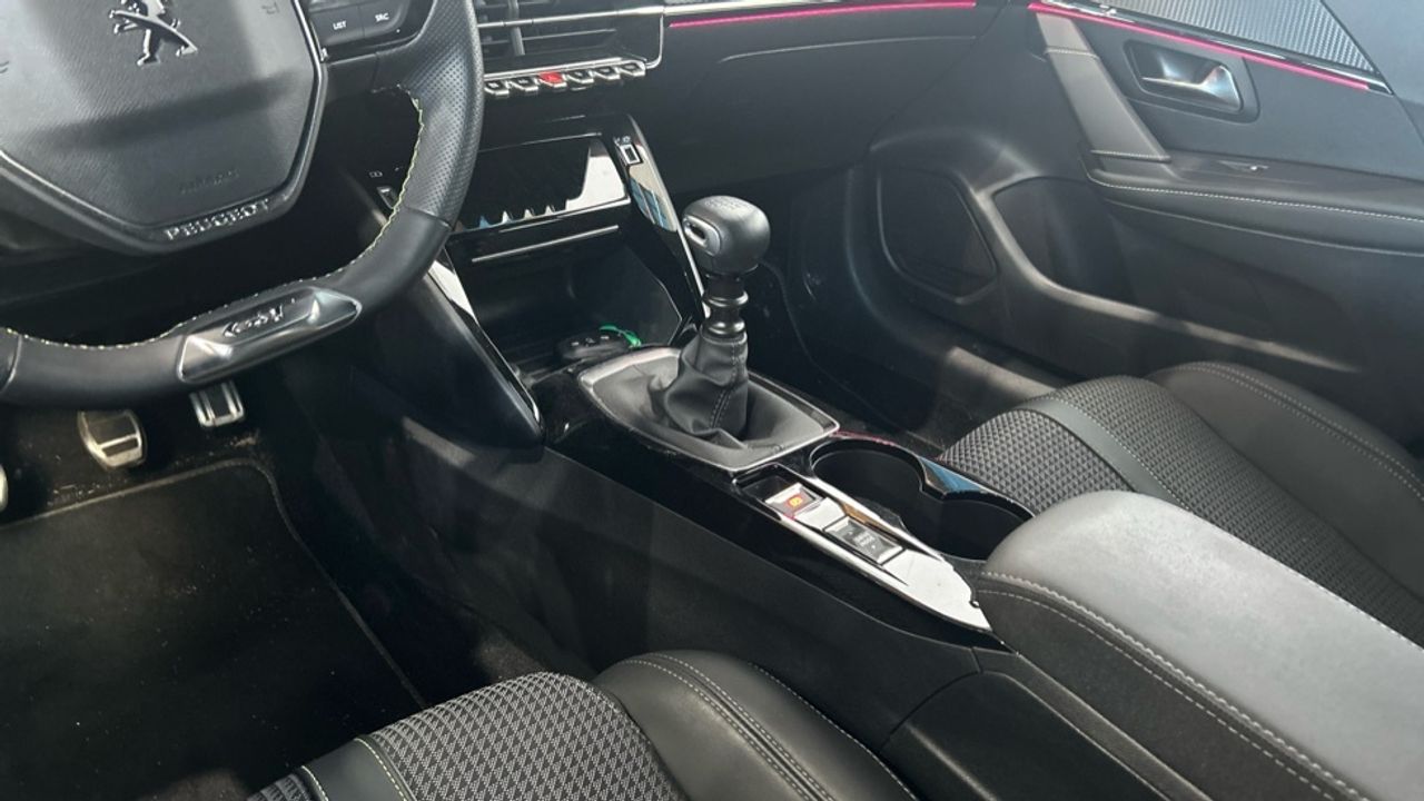 Foto Peugeot 208 14