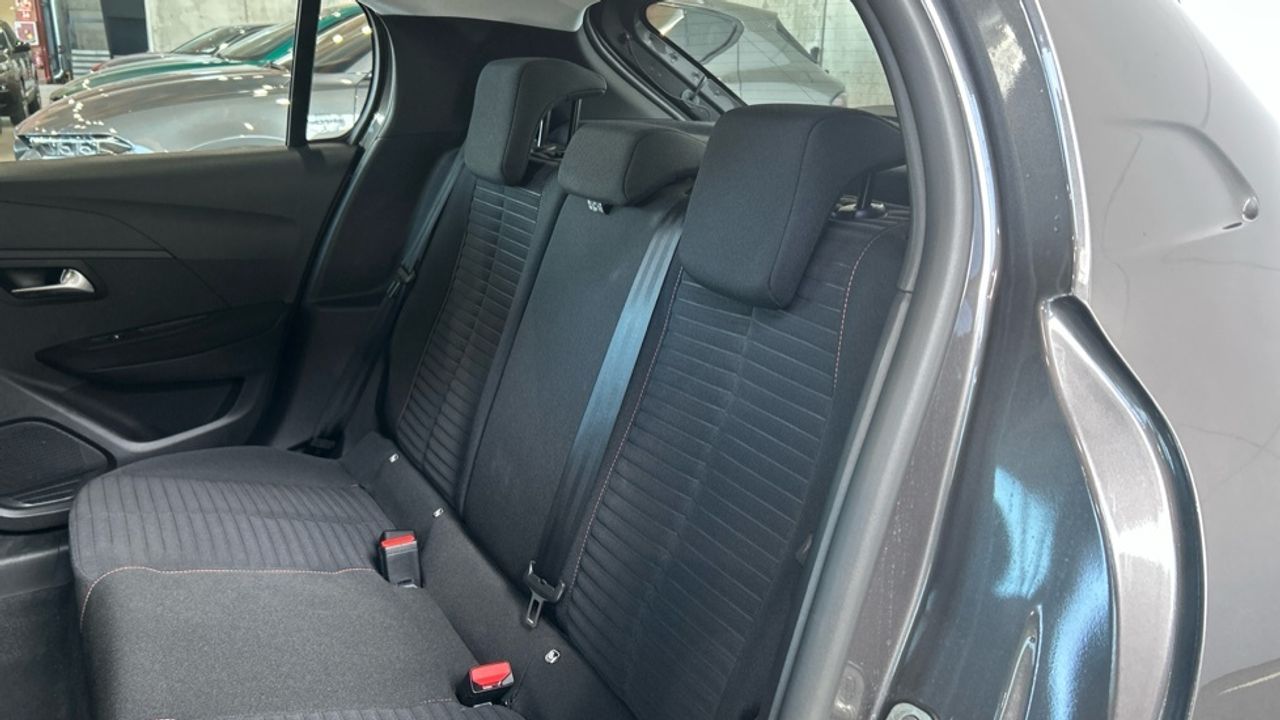 Foto Peugeot 208 12