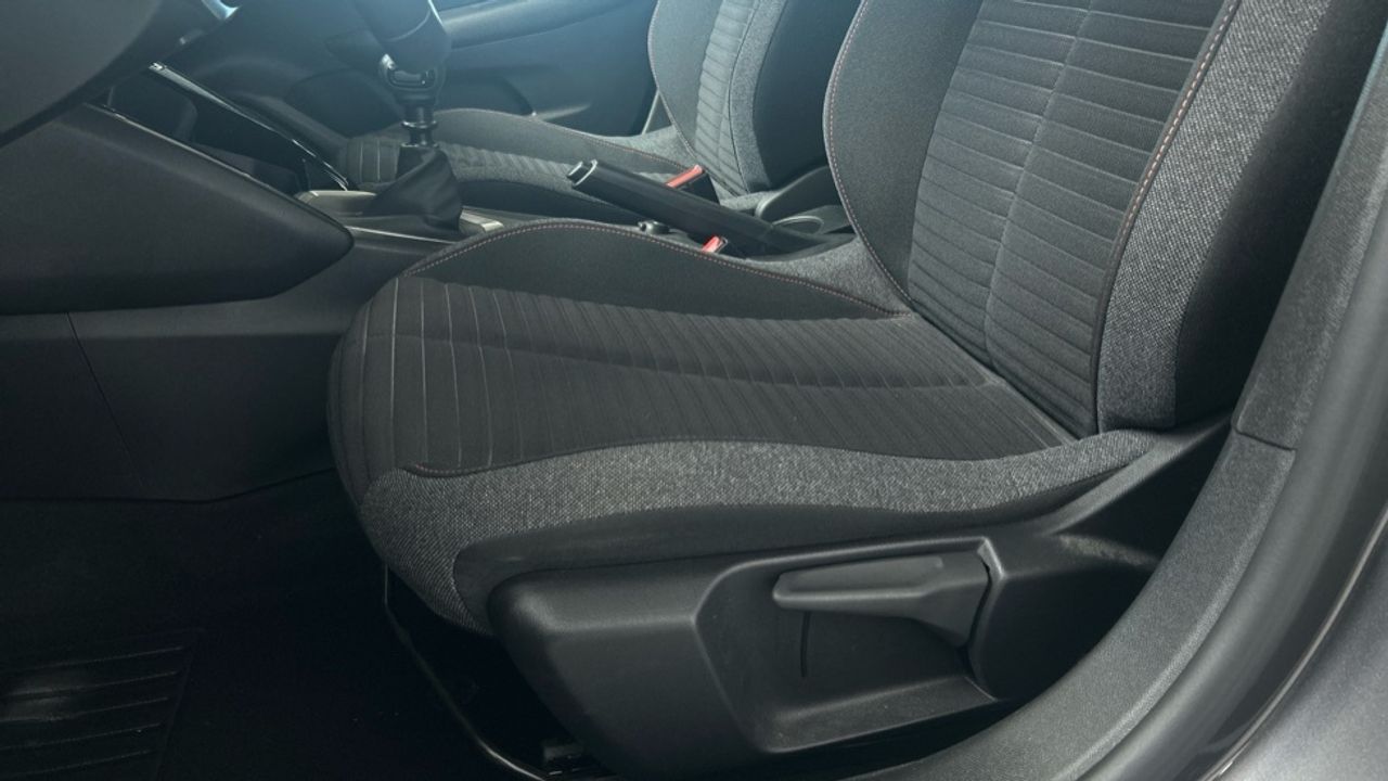Foto Peugeot 208 32
