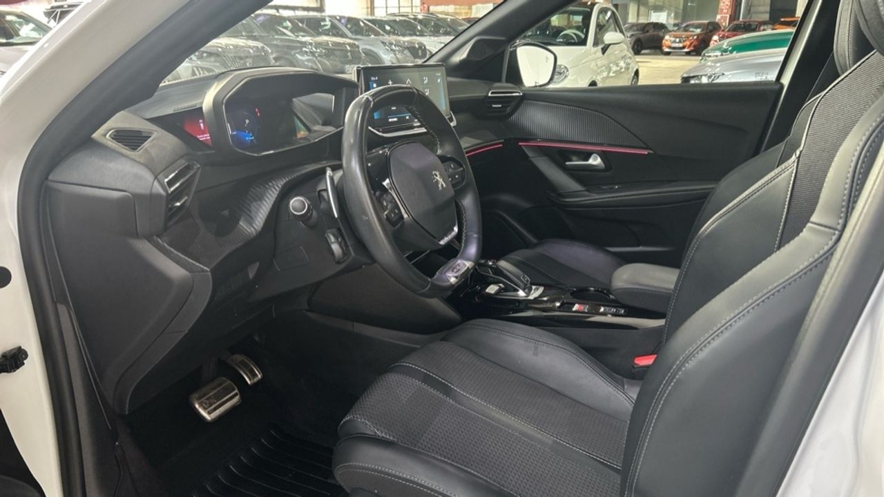 Foto Peugeot 208 11