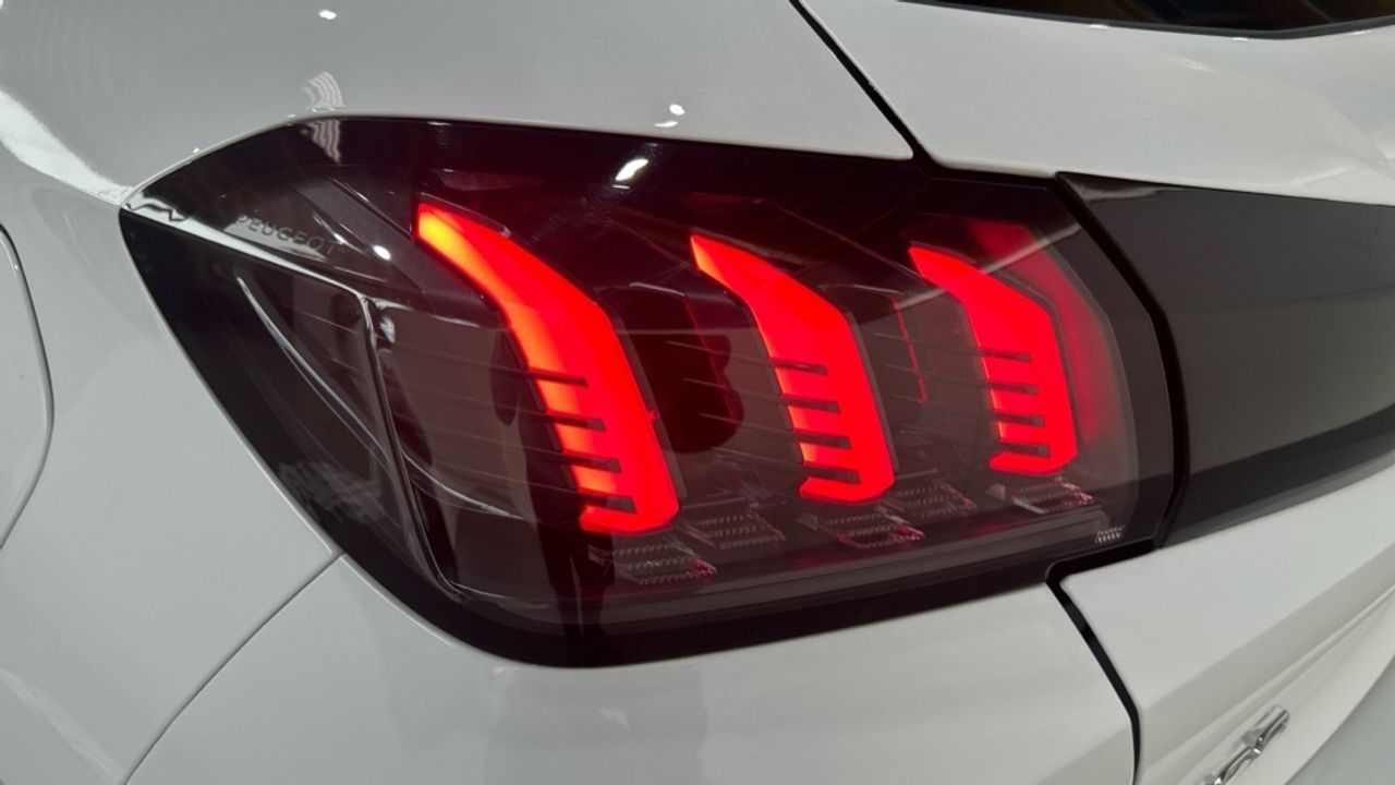 Foto Peugeot 208 28