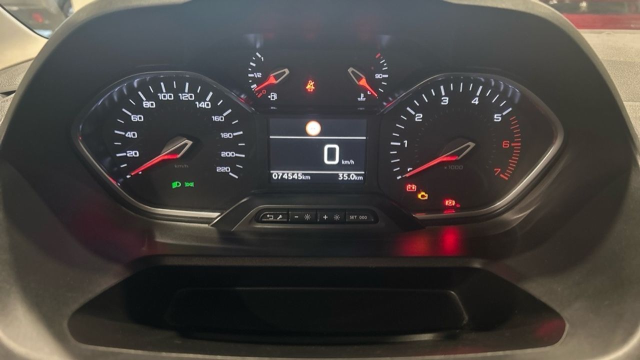 Foto Peugeot Rifter 10