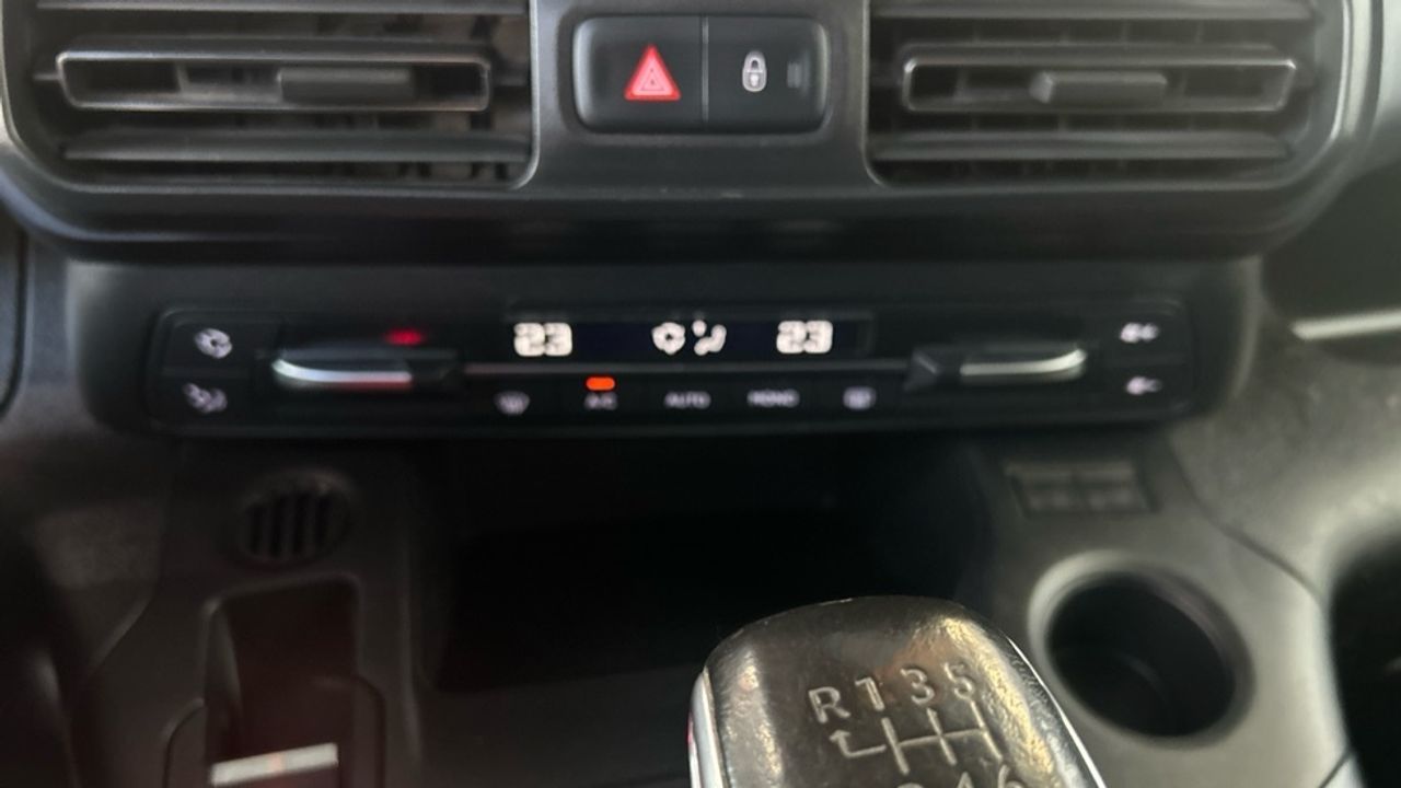Foto Peugeot Rifter 31