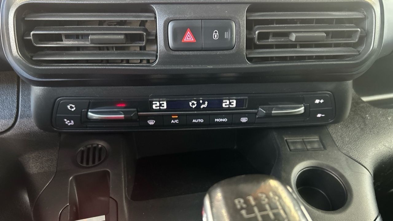 Foto Peugeot Rifter 32
